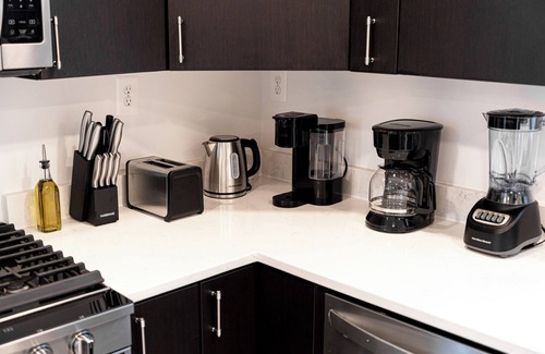 Potomac West House | Cozy Townhouse 10 Min from DC