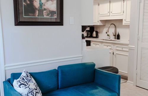 West Ashley House | Cozy Townhouse in heart of West Ashley