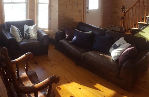 North Troy House | Cozy Townhouse near Jay Peak Ski Resort - Newly Renovated
