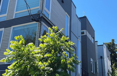 Green Lake House | Cozy Townhouse Retreat by Green Lake Park