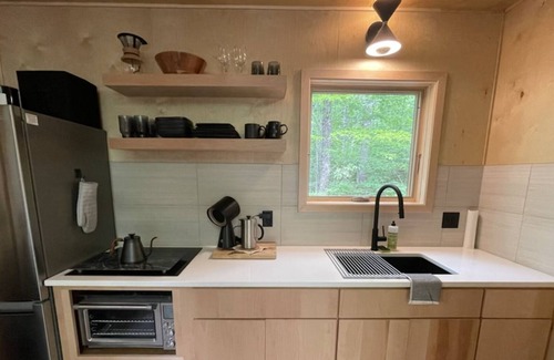 Hayward Cabin | Cozy Trailside Nordic Chic Nature Cottage
