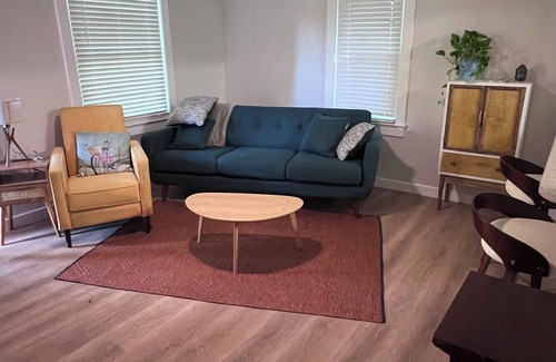 Largo House | Cozy Turquoise Cottage – 2-Bedroom Gem in the Heart of Pinellas County!