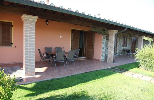 Scarlino Scalo Apartment | Cozy Tuscan apartment with pool by the sea!