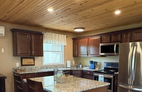 Manhattan Cabin | Cozy Tuttle Creek Cabin with great lake views and close proximity to Manhattan