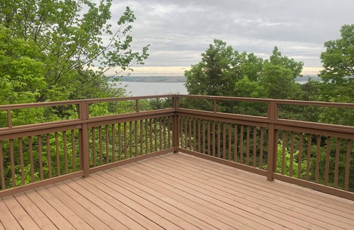 Manhattan Cabin | Cozy Tuttle Creek Cabin with great lake views and close proximity to Manhattan