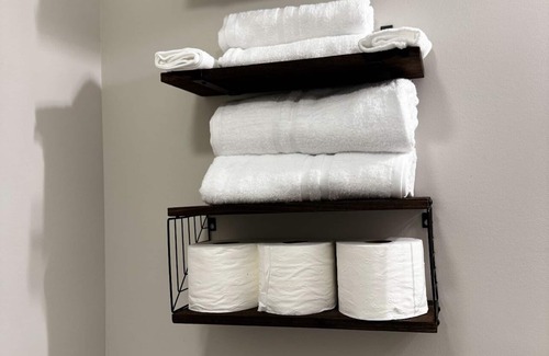 Naruna House | Cozy two bed room Townhome right down the street from Liberty University.