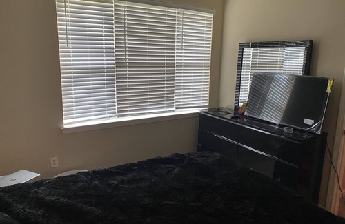 Stockbridge Apartment | Cozy Two Bedroom Apartment W/Balcony