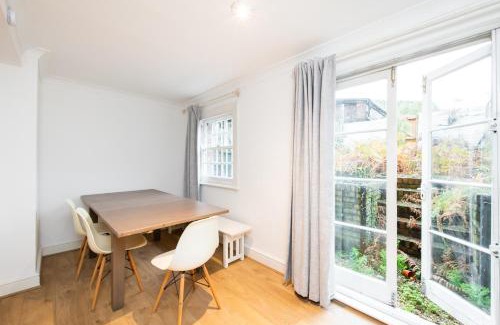 Camden Town Apartment | Cozy Two-Bedroom Flat in Camden