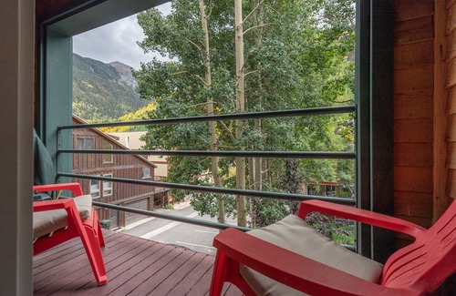 Telluride Condo | Cozy two bedroom in the middle of it all!