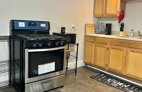 Dwight Apartment | Cozy Two Bedroom Stay In Downtown New Haven!