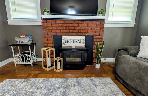 Arkansas City House | Cozy two-bedroom house with central heat and air. Close to downtown Ark City.