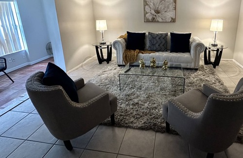 Longwood Apartment | Cozy two bedrooms apt