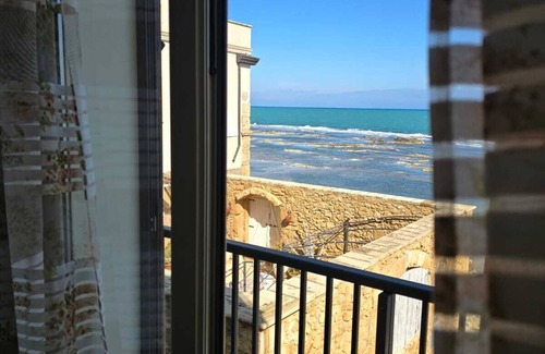 Eastern Sicily House | Cozy two-story house in the center of Marzamemi and 100 meters from the sea