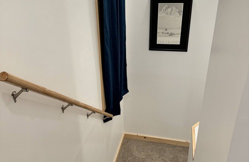Pinedale Apartment | Cozy two twin beds home