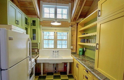 Fennville Cottage | Cozy, unique cottage, #2, just minutes from Saugatuck