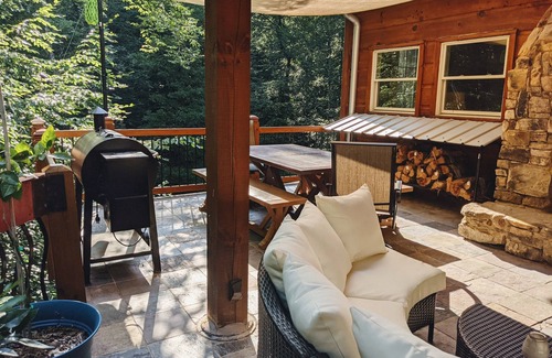 Sunset House | Cozy up at Lake Keowee, Discounted rates into September!