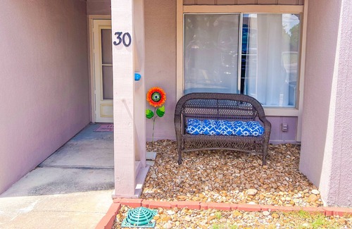 Canyon Lake Condo | Cozy up by the Lake! Boat or Jet Ski parking! King Bed!