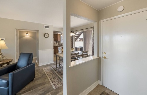 Canyon Lake Condo | Cozy up by the Lake! Boat or Jet Ski parking! King Bed!