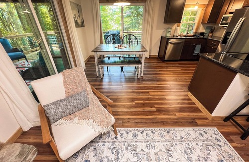 West Jefferson Cabin | Cozy Up in the Carolina Mtns–Your Perfect Winter Escape Awaits @ Shady Grove