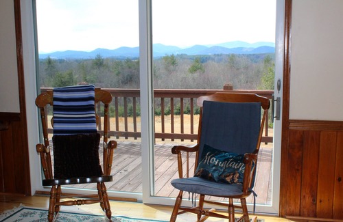 Jefferson Cabin | Cozy Up in the Carolina Mtns–Your Perfect Winter Escape Awaits!