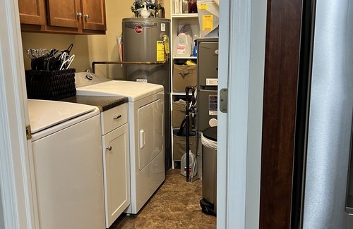 Bradley House | Cozy, updated 2 BR 2 BA home with 2 car attached garage.