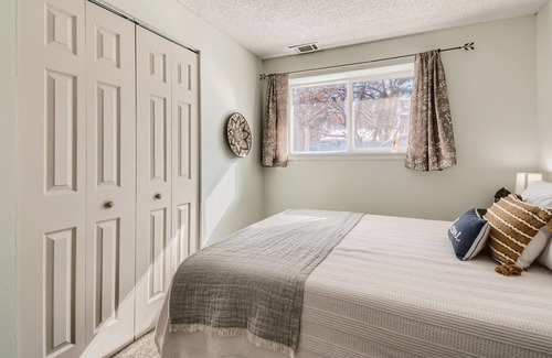 Morrison House | Cozy & Updated Home by Red Rocks