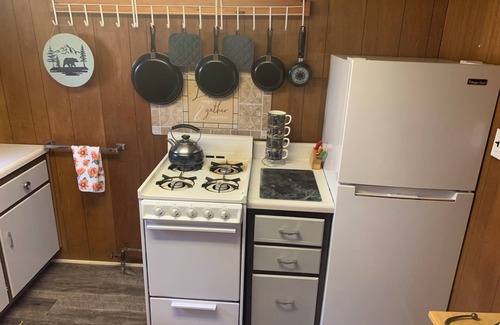 Cuba Cottage | Cozy, upgraded, pet friendly cabin, formerly Cuba Lake Vintage Duck House.