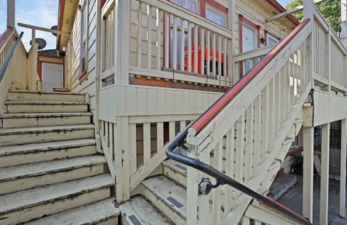 Alkali Flat Apartment | Cozy Upstairs Studio Near Downtown and the River