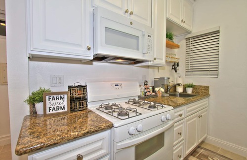Whittier Apartment | Cozy Uptown Whittier Sleeps 4 , 25 mins. to Disneyland
