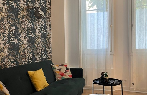 Issy-les-Moulineaux Apartment | Cozy Urban Retreat in Issy-les-Moulineaux