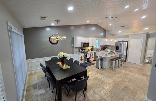 Lilburn House | Cozy Urban Getaway/All KING Beds/ Spacious