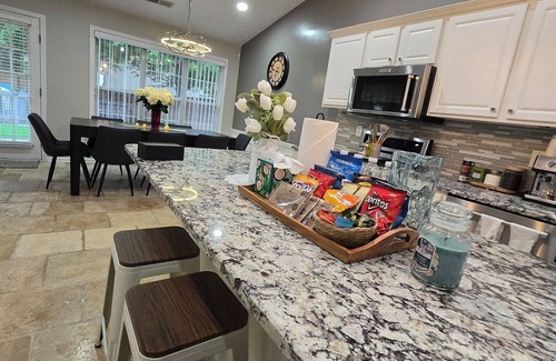 Lilburn House | Cozy Urban Getaway/All KING Beds/ Spacious