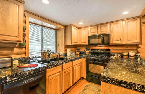 Meadow View Heights Cabin | Cozy Utah Cabin w/Deck & Fire Pit!