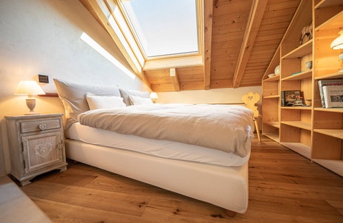 Schoenried Apartment | Cozy vacation apartment with 1 bedroom in the Hotel Alpenrose