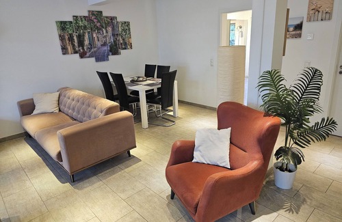 Bad Konig Apartment | Cozy vacation apartment on the outskirts of the city Family and pet friendly