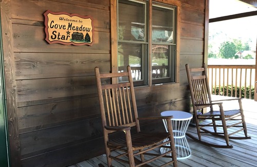 Gatlinburg - Pigeon Forge Cabin | Cozy Valley Retreat in the Smoky Mountains , Perfect Vacation Cabin