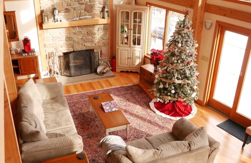 Whately Villa | Cozy Valley View Post & Beam Villa!