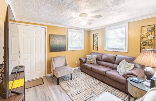 Carlisle House | Cozy, Very Private Beautiful, Cottage Housenn