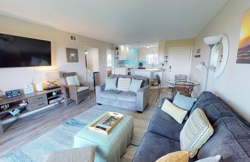 Tybee Island Condo | Cozy Vibes & Stunning Views + Community Pool, Beach Access!