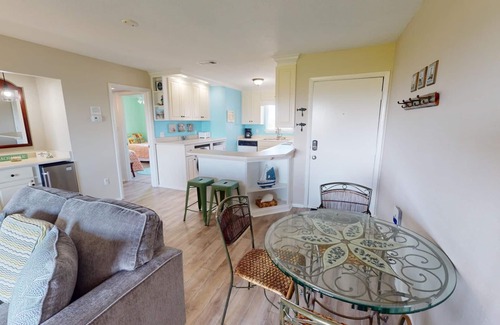 Tybee Island Condo | Cozy Vibes & Stunning Views + Community Pool, Beach Access!