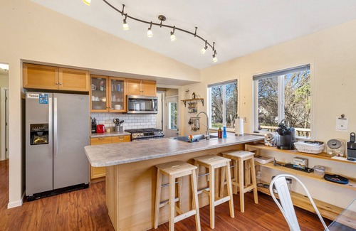 Ann Arbor House | Cozy & Vibrant 3BR/2.5BA Home in Ann Arbor