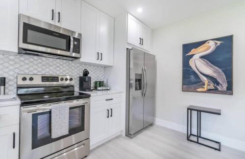 Lake Ridge House | Cozy Victoria Park Retreat Unit 3 - Las Olas Beach