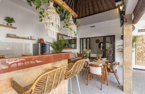 Central Seminyak Villa | Cozy villa 2bdr in Seminyak , pool,800m beach