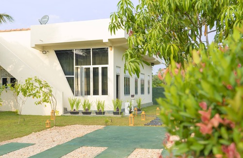 Negombo House | Cozy villa, Family or friends within 10min drive to the Airport or beach Negombo