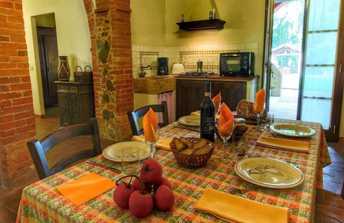 Sinalunga Villa | Cozy Villa for Six Guests