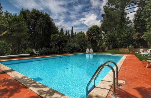 Sinalunga Villa | Cozy Villa for Six Guests