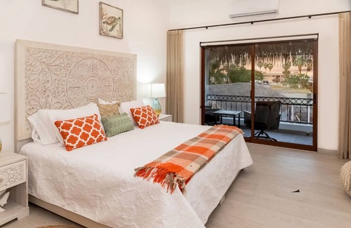 Loreto Villa | Cozy villa with shared pool, rooftop hang out, and centrally located