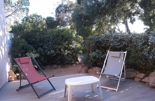 Santa Giulia Apartment | Cozy Villa with Terrace, 200m from Santa-Giulia Beach, A/C, Private Parking