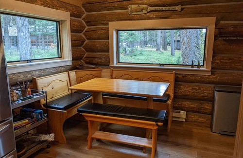 Seeley Lake Cabin | Cozy Vintage Cabin on Placid Lake, Montana - Waterfront, Sleeps 6 Adults - Wifi