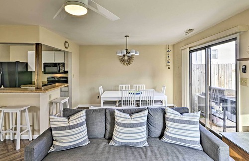 Virginia Beach House | Cozy Virginia Beach Townhome ~ 6 Mi to Beach!